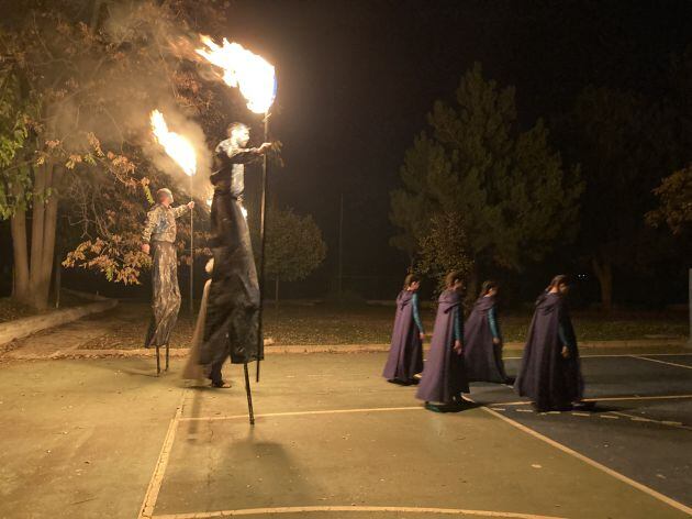 Actores desl espectáculo de clausura de la 675 Fira de Tots Sants