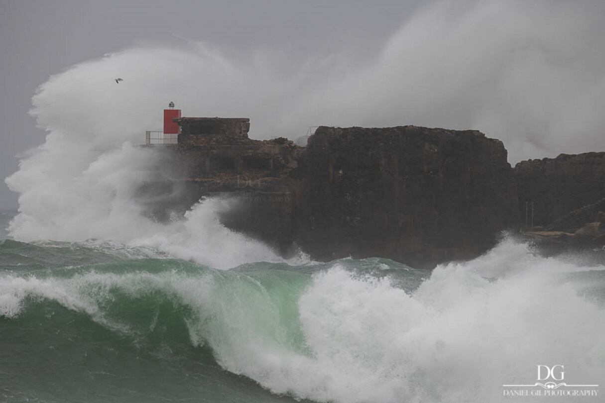 Las olas alcanzan hasta 11 metros en la zona de Punta Carnero / Foto Daniel Gil Photography