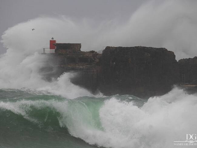 Las olas alcanzan hasta 11 metros en la zona de Punta Carnero / Foto Daniel Gil Photography