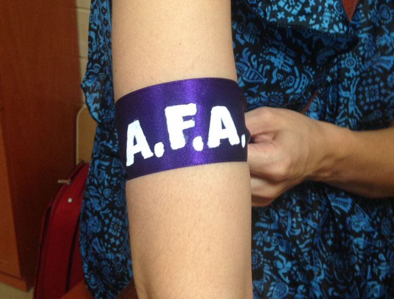 Este es el brazalete que identifica a quienes componen este colectivo feminista