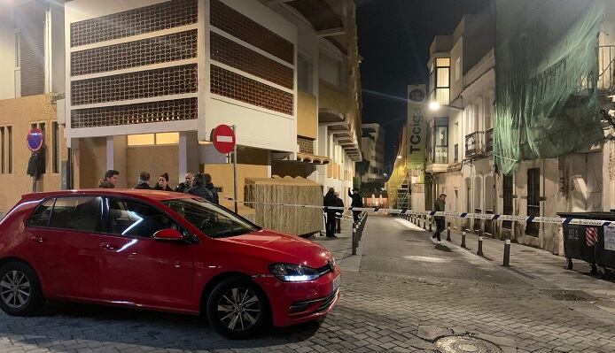 Agentes junto a la iglesia de La Palma