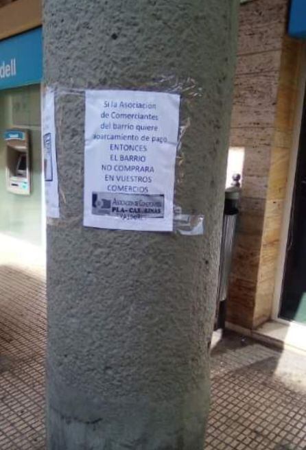 Cartel contra la implantación de la ORA en el barrio de Carolinas Altas