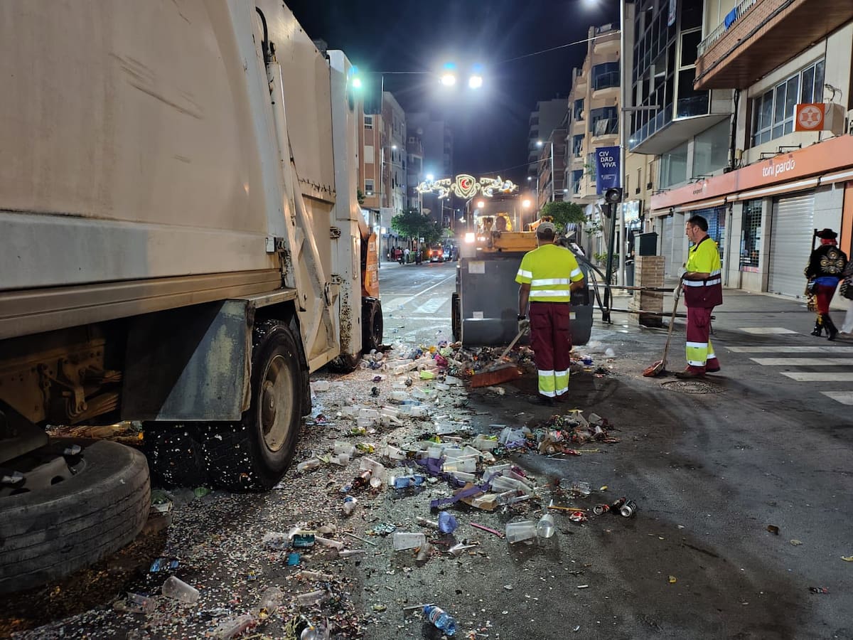 La nueva empresa adjudicataria inicia sus tareas de recogida de basuras y limpieza viaria este domingo