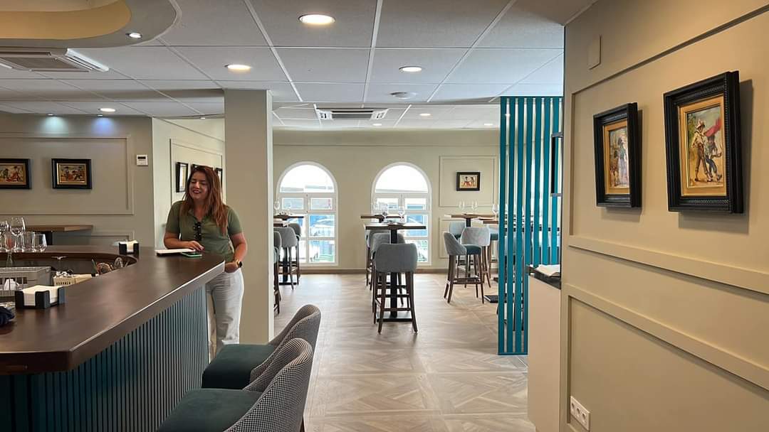 Renovado interior de La Tasca