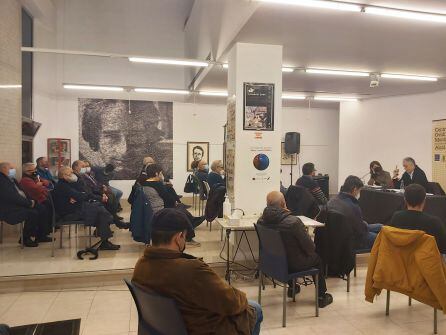 Vista general del Centre Ovidi Montllor durante la charla de Illueca