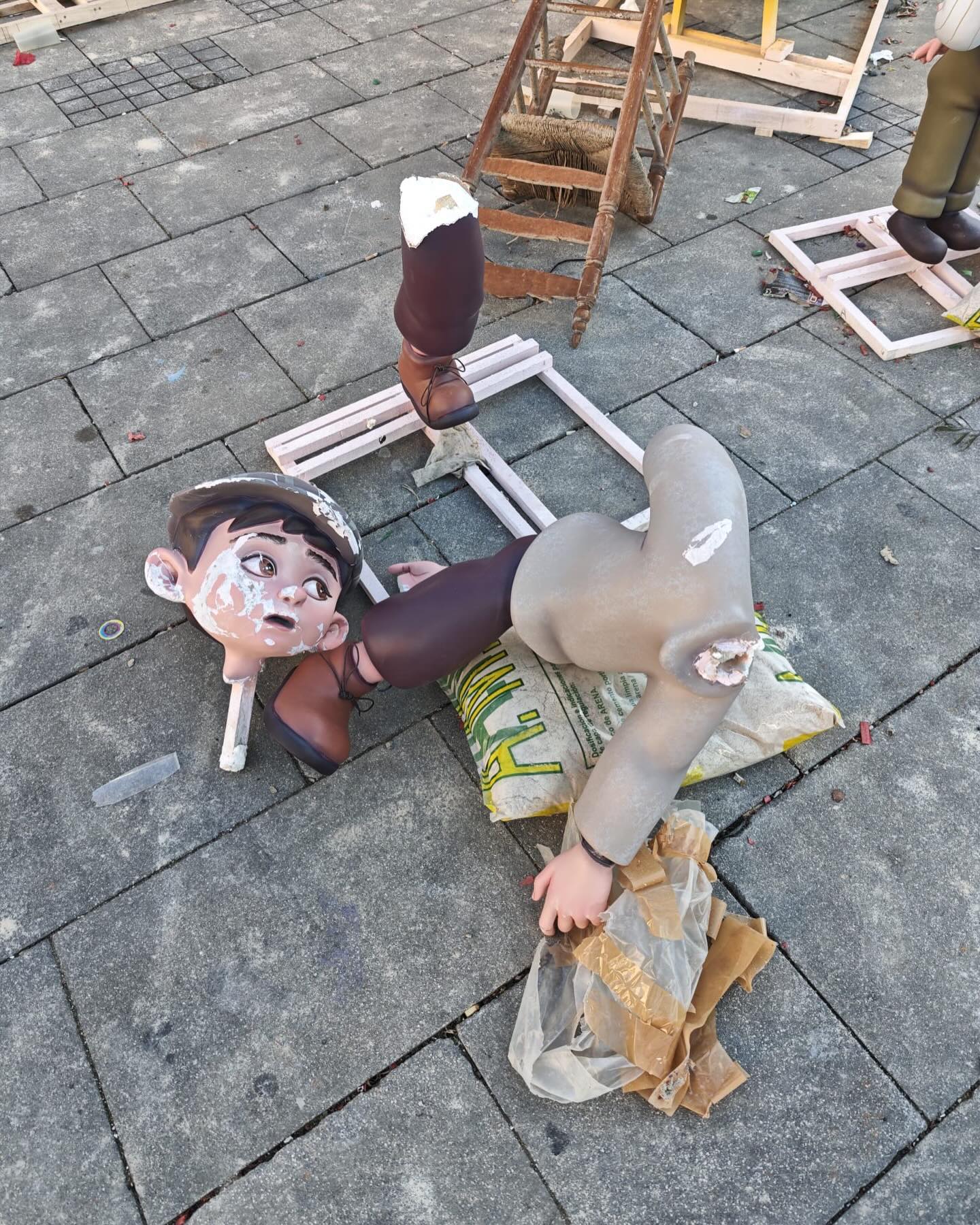 Vandalizan la falla Plaça Prado durante la noche de la Plantà