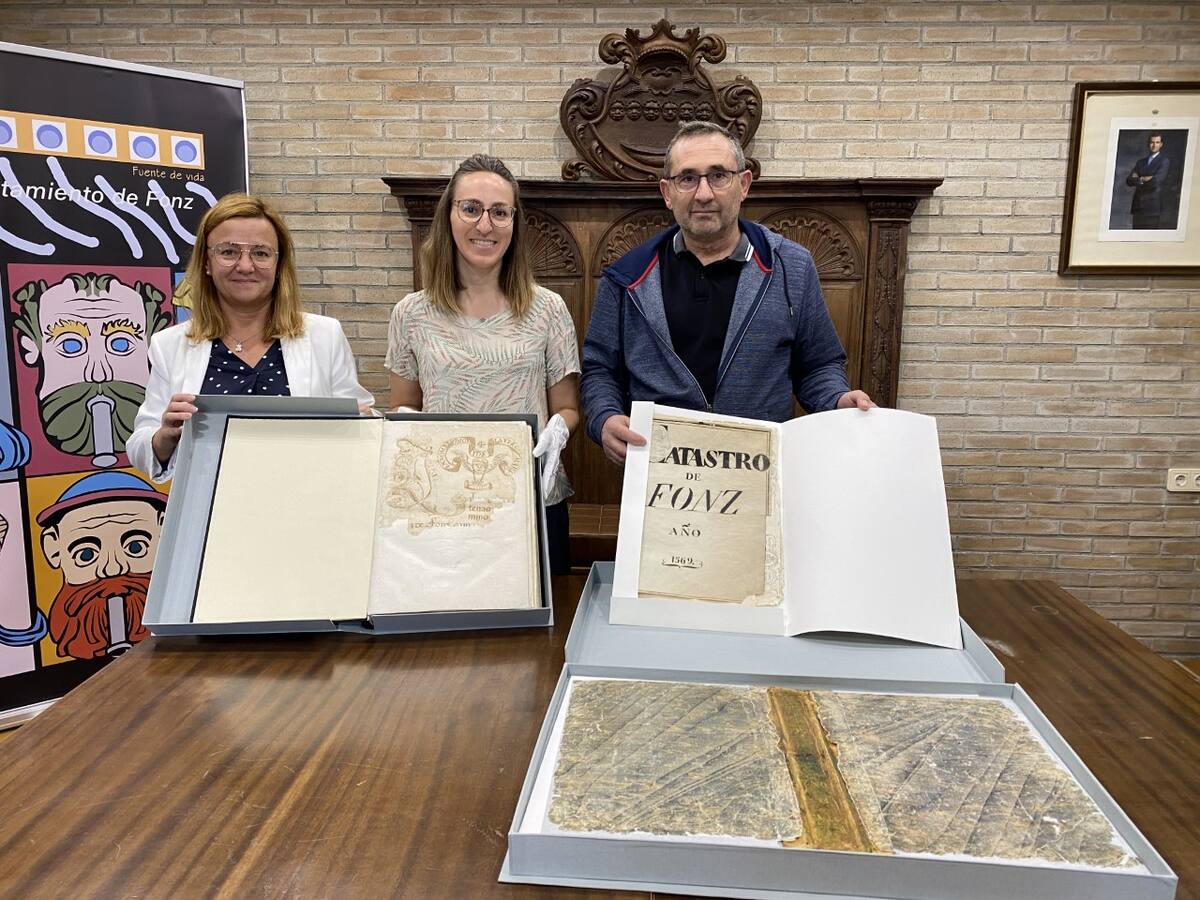 Fonz restaura y digitaliza el Libro de las Centenas del siglo XVI