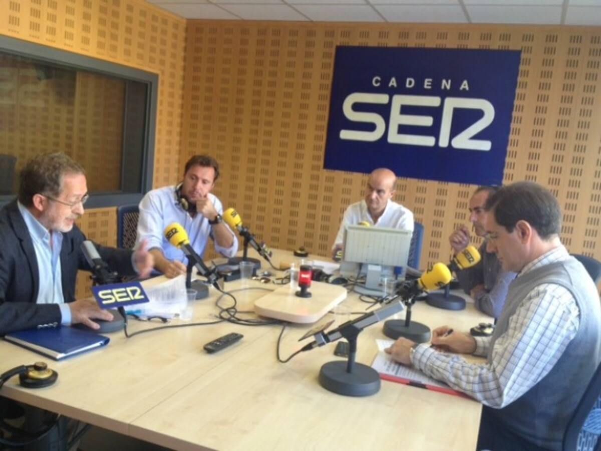 El Ayuntamiento aprueba la congelación de los impuestos y Oscar Puente anuncia la supresión de la tasa de basuras