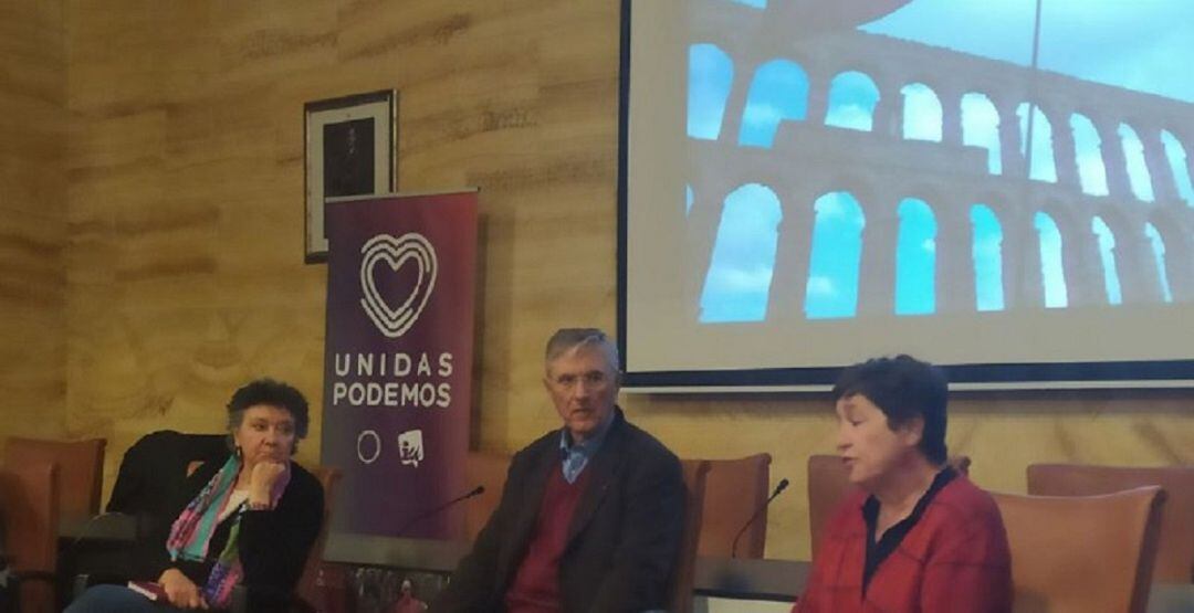 José Luis Ordóñez, candidato de Unidas Podemos junto a Julieta Alba en San Ildefonso