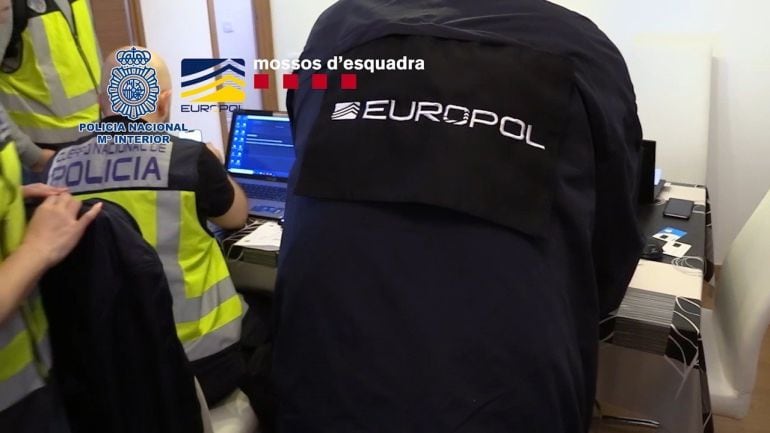 Detenidos cinco sospechosos de terrorismo de extrema derecha en operativo europeo. Archivo