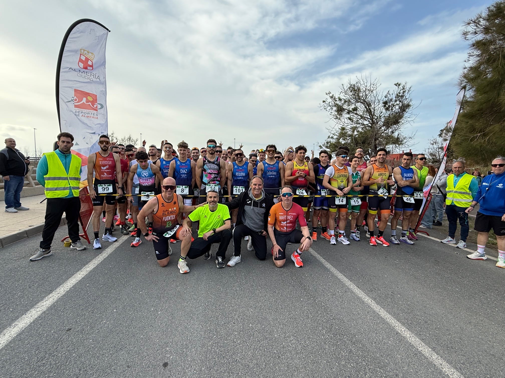 Deporte y naturaleza se han fusionado con la celebración del 12º Duatlón Ciudad de Almería, promovido por el Club M1 Europack.