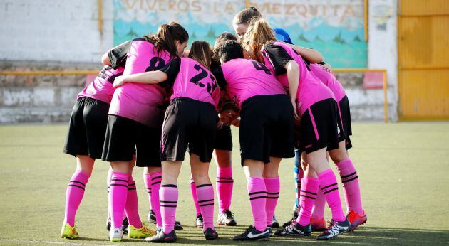 Futbolistas del equipo femenino del Pozo de las Nieves de Cuenca.