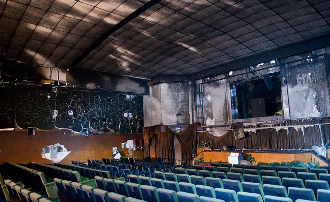 Estado del Cine Pereda tras el incendio de 2001