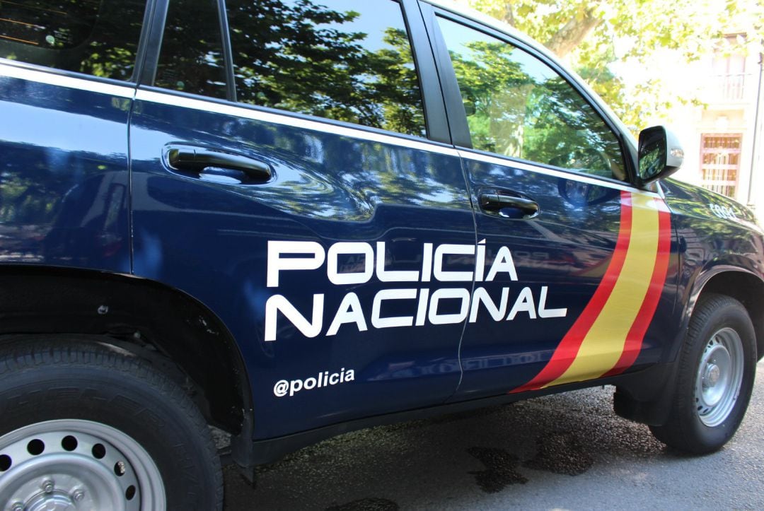 IMAGEN DE UN COCHE DE LA POLICÍA NACIONAL