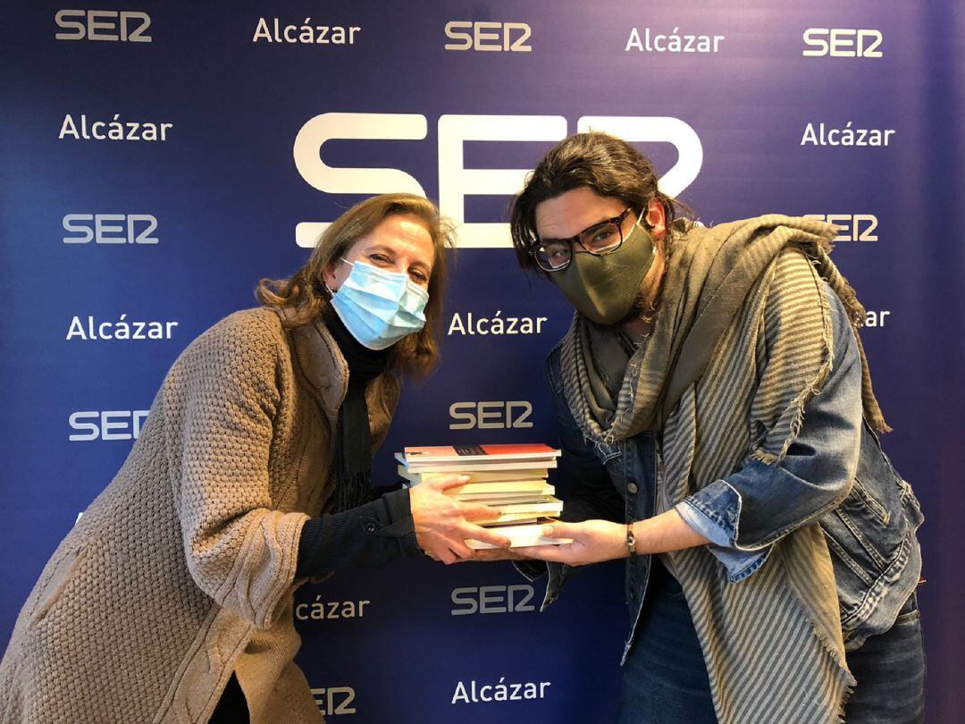 Paloma Mayordomo y Mario Garzía, colaboradores en "Al otro lado del sofá"