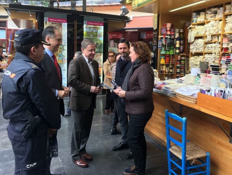 El delegado del Gobierno en la Comunidad Valenciana, Juan Carlos Moragues, durante la presentación de la campaña "Comercio seguro"