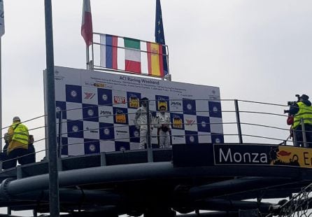 Fidel Castillo en el podium de Monza