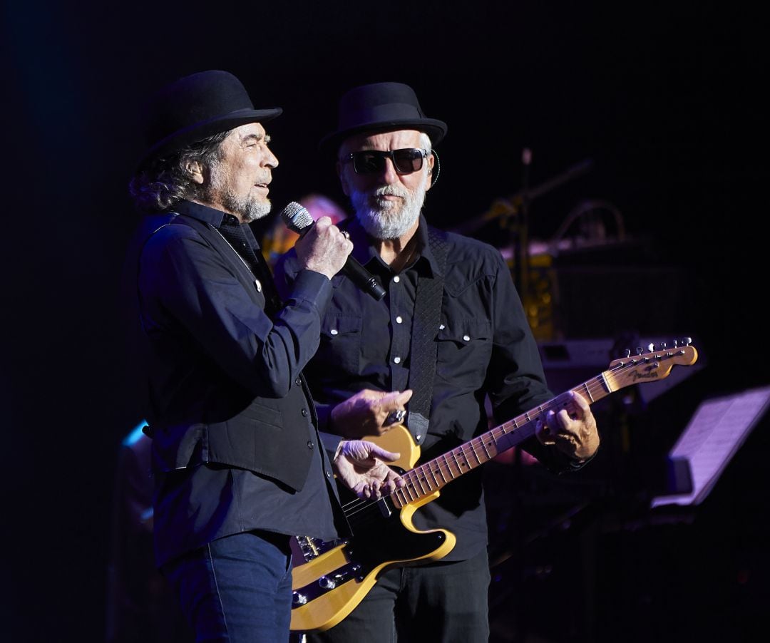 Joaquín Sabina y Pancho Varona, en un concierto en 2017 en A Coruña.