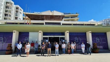 Minuto de silencio en Sant Antoni