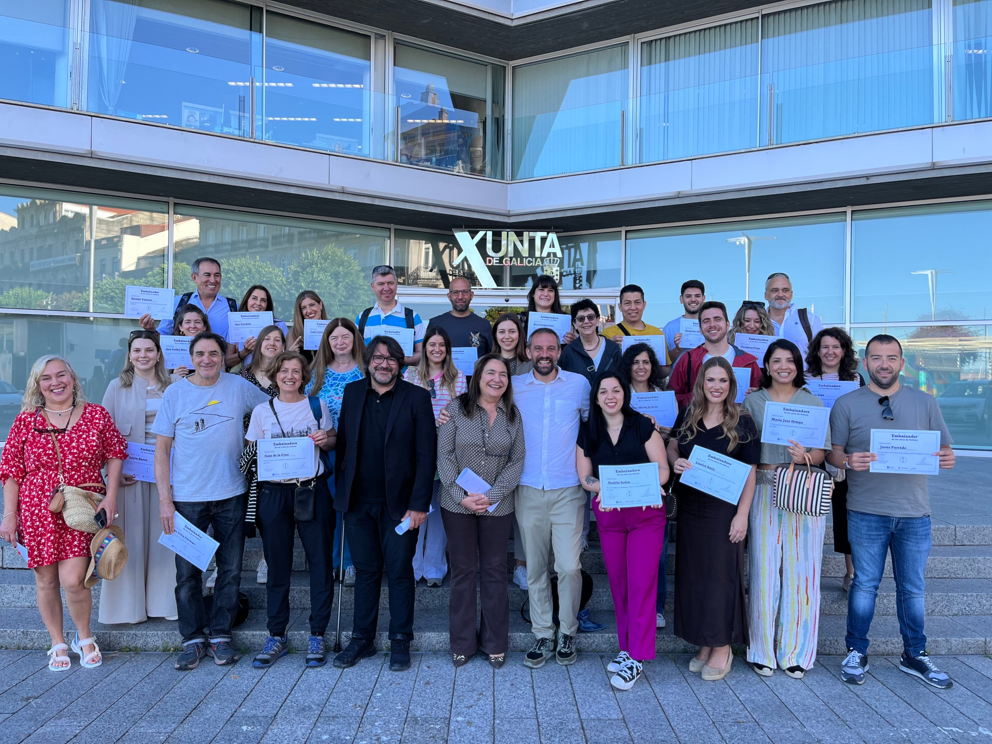 Grupo de sumilleres recibidos por Ana Ortiz y Juanjo Figueroa en Vigo