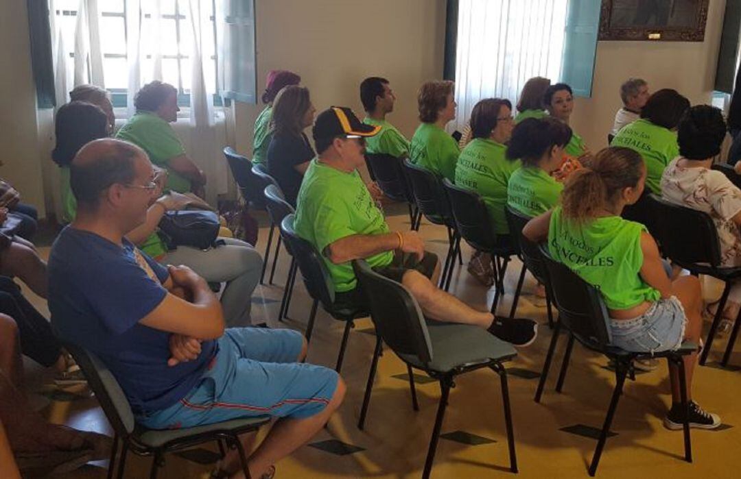 Presencia de trabajadores de Urbaser en un pleno de verano.