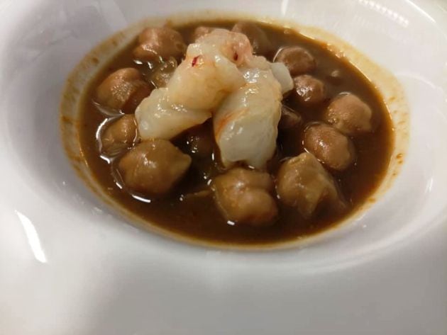 Garbanzos con gamba roja