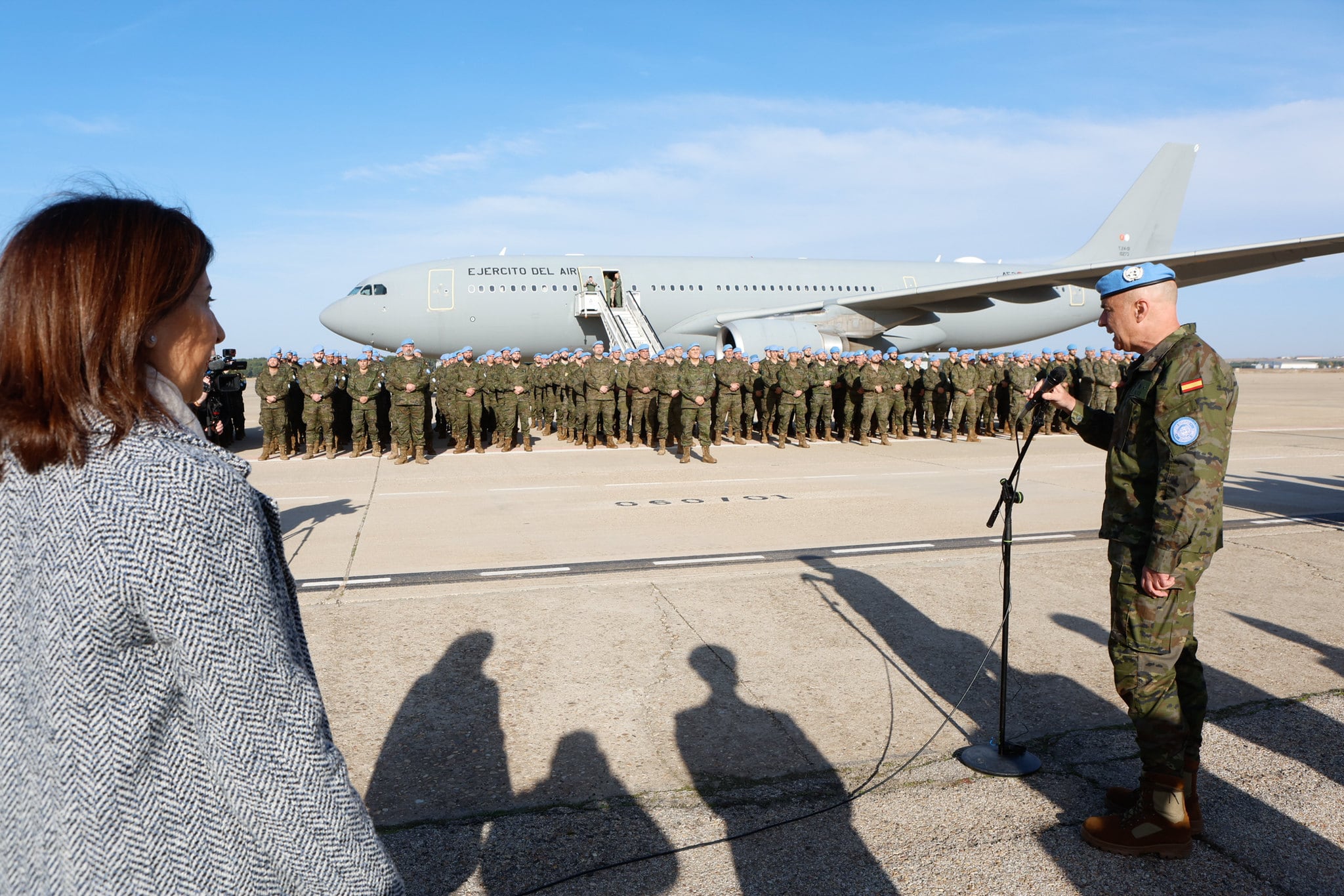 La ministra de Defensa, Margarita Robles, despide a los militares cordobeses que parten hacia El Líbano