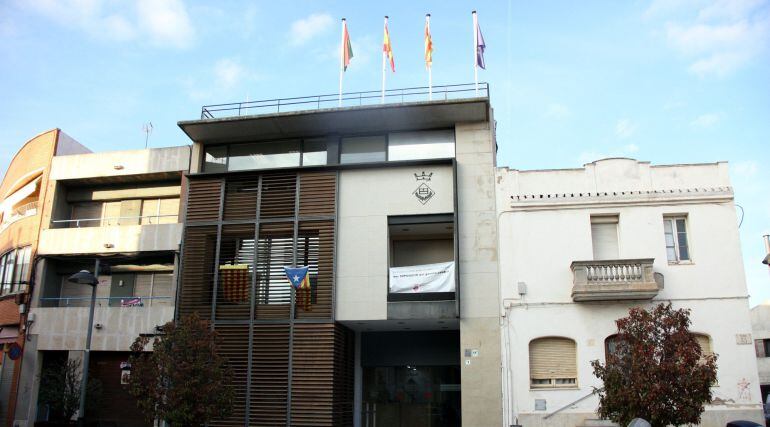 Imatge general de la façana de l'Ajuntament de Sant Quirze del Vallès