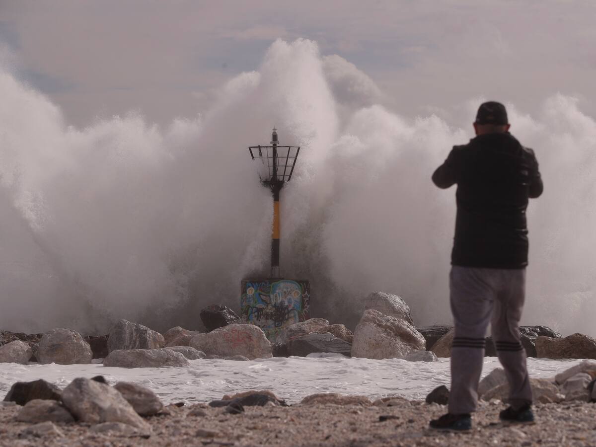El Ayuntamiento de Málaga activa el plan de emergencia y cierra los parques por el temporal