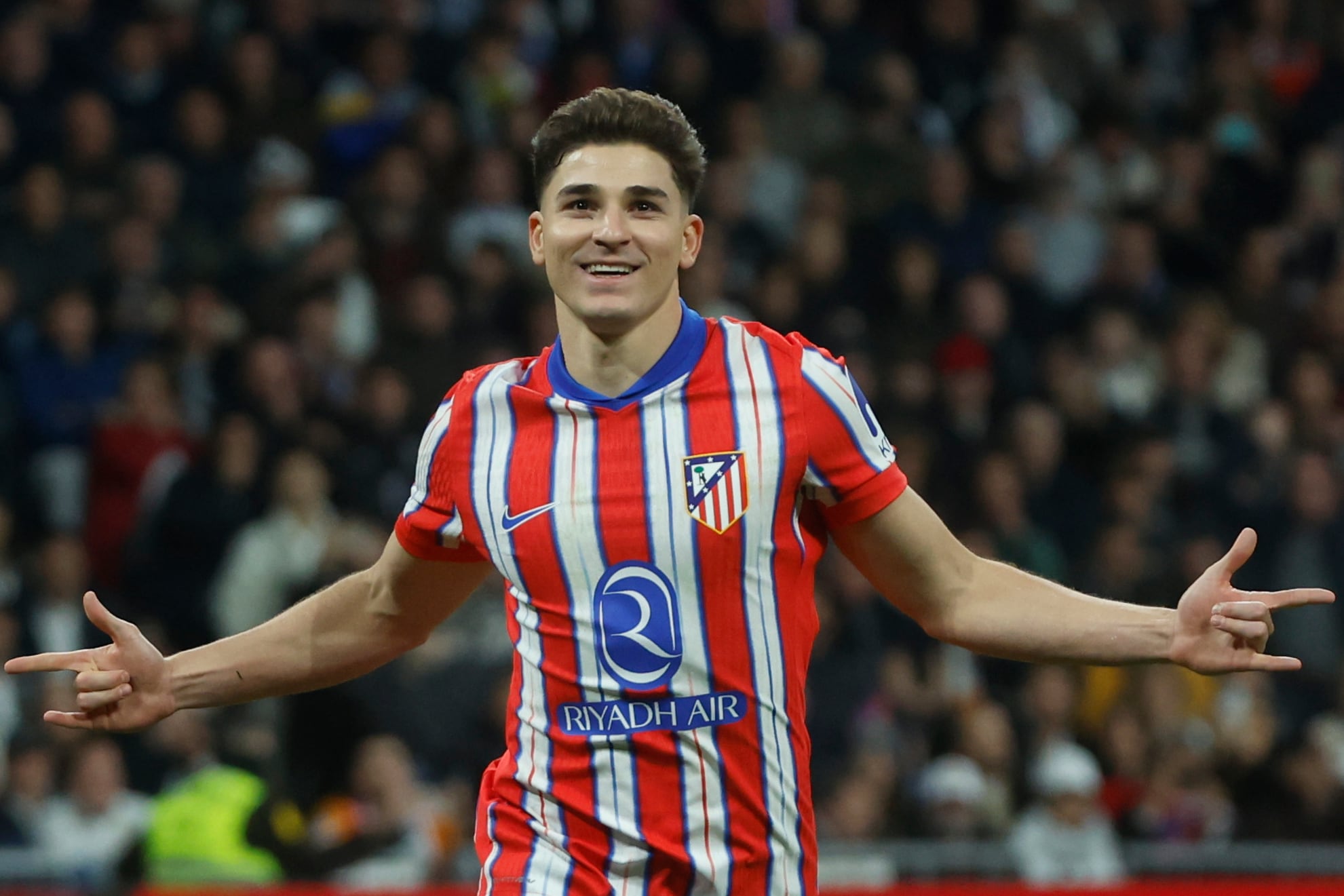 Julián Álvarez celebrando un gol con el Atlético de Madrid