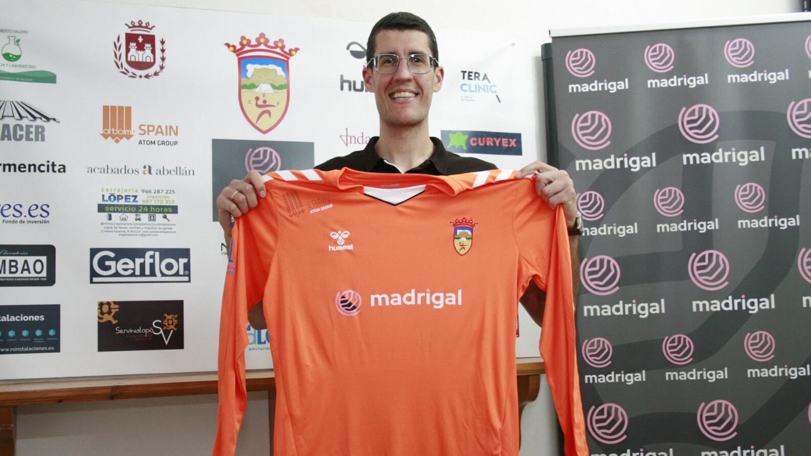 Carlos González, refuerzo para la portería del Bm. Elda - C.E.E.