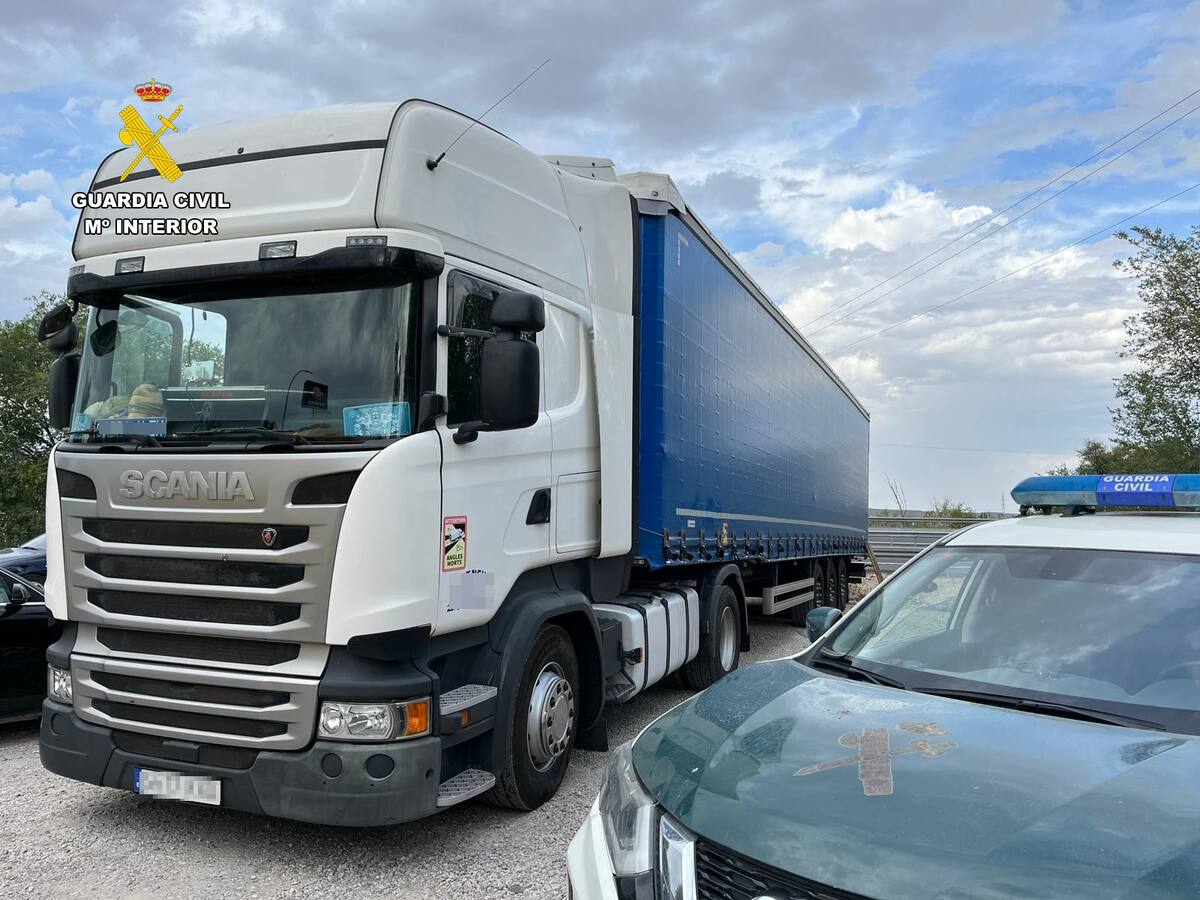 Recuperados una cabeza tractora y un semirremolque en Fuentidueña del Tajo robados en Palencia