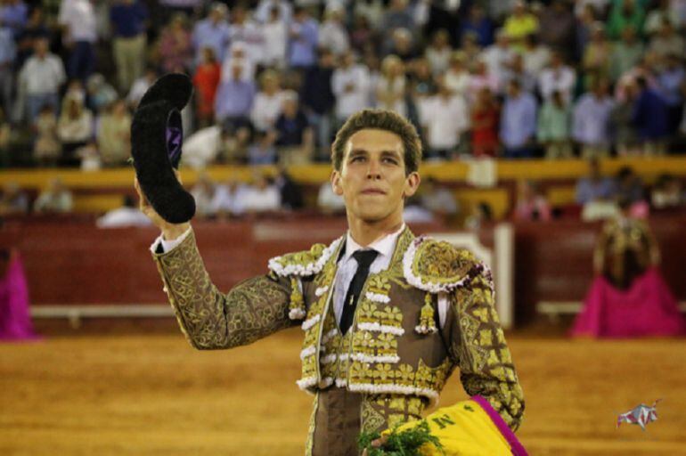 Ginés Marín, pasea la primera oreja de la feria taurina de Algeciras