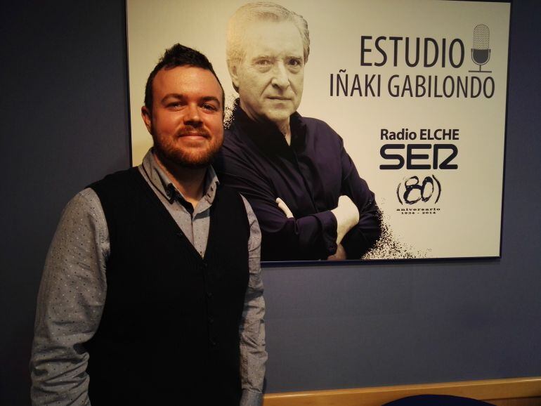 El concejal, Antonio García, en el estudio Iñaki Gabilondo de Radio Elche SER