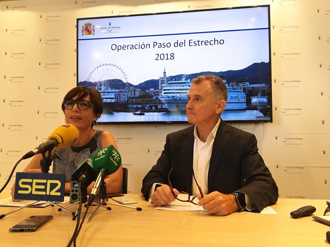 La subdelegada del Gobierno en Málaga, María Gámez junto a Paulino Plata, presidente de la Autoridad Portuaria.