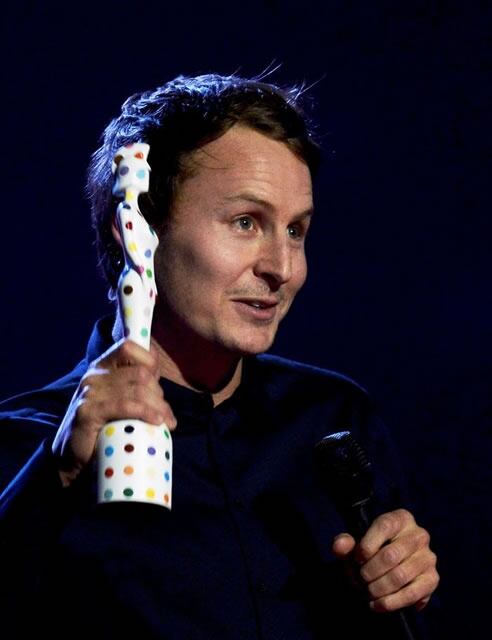 En tan solo un año, el cantautor ha actuado por medio punto y le han reconocido como &quot;mejor artista&quot; y &quot;mejor artista revelación&quot; en la pasada entrega de premios de los Brit Awards 2013.