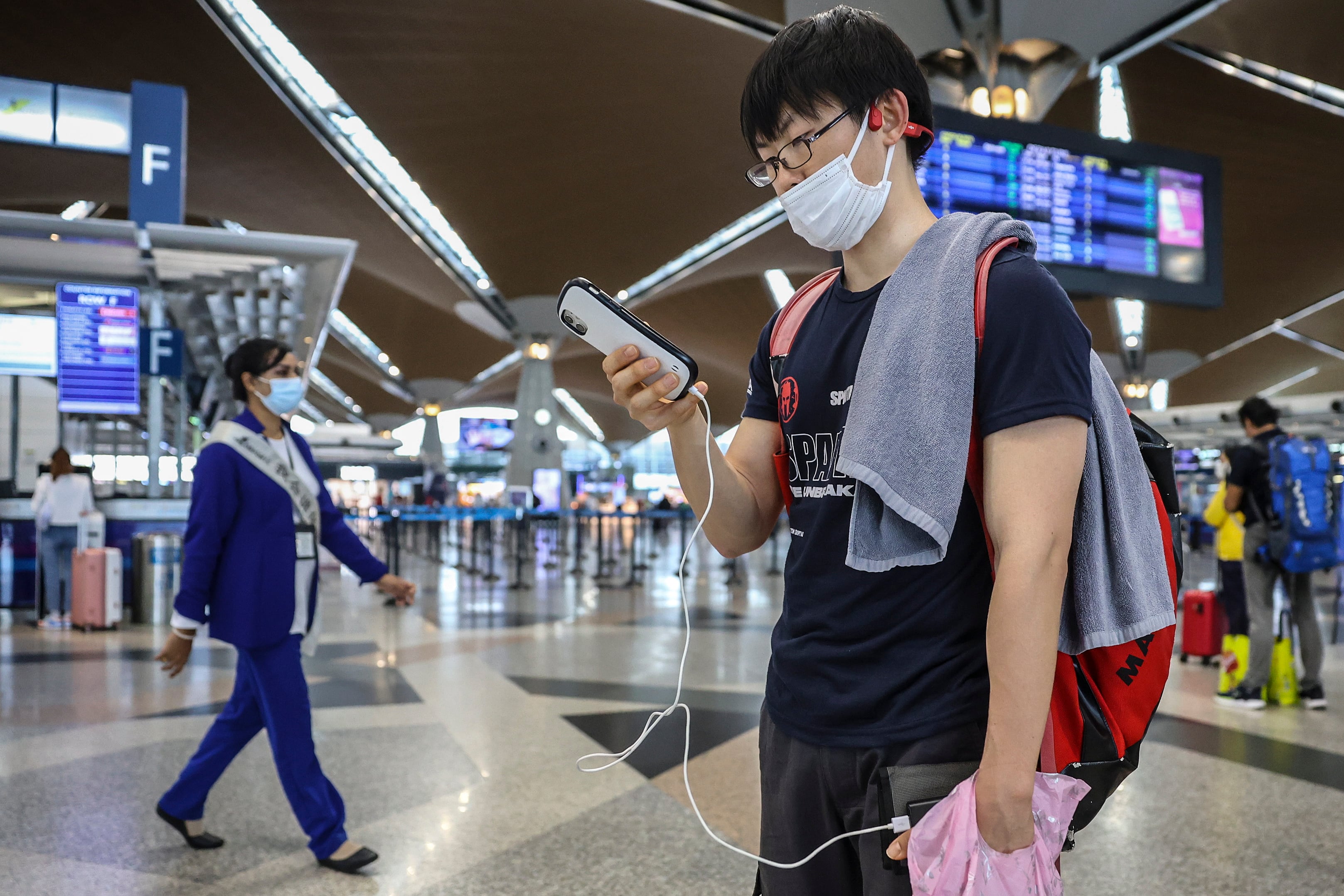 Europa estudia y analiza ya medidas conjuntas para sellar las grietas de sus fronteras y reforzar los controles de los pasajeros entren en su territorio procedentes de China.