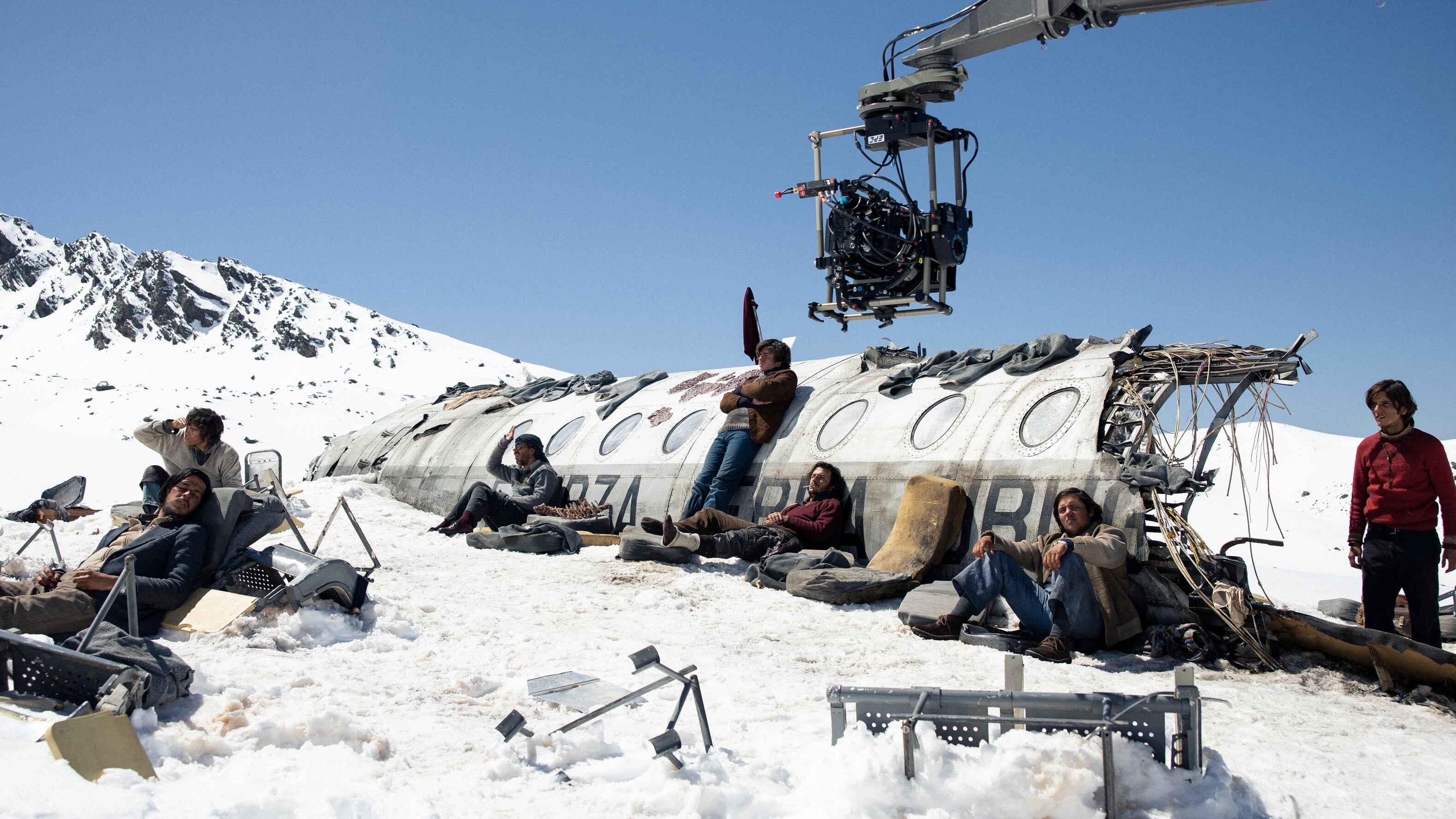 Momentos durante la grabación de la película &#039;La sociedad de la nieve&#039;, del director J.A. Bayona.