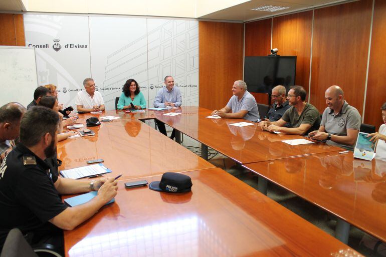 Imagen de la reunión contra el intrusismo en el transporte.
