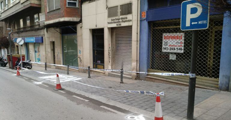 Zona habilitada para el aparcamiento de motos en la Avenida de Granada.