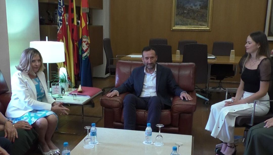 Recepción municipal a la Real Orden de la Dama de Elche