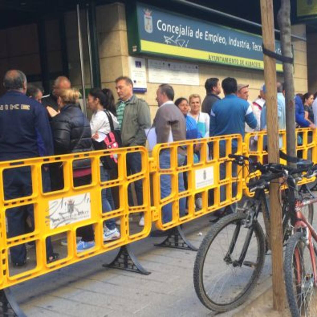 El número de parados bajó en casi 5.000 personas en el segundo trimestre del año