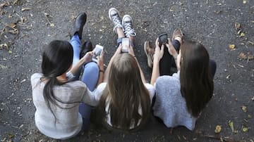 Familias riojanas buscan fórmulas para retrasar la edad a la que los niños disponen de móvil