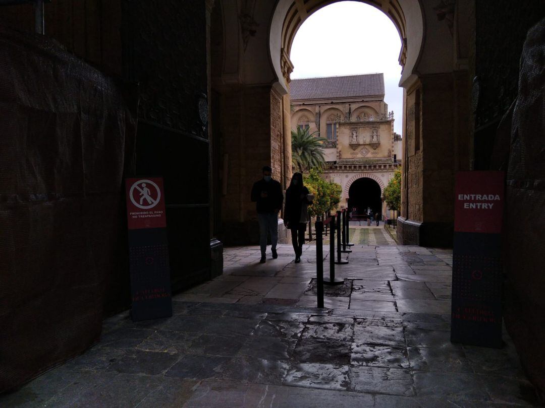 Entrada al Patio de los Naranjos de la Mezquita Catedral de Córdoba