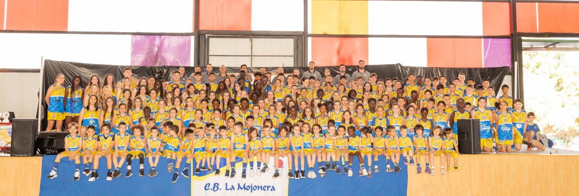 La gran familia del baloncesto mojonero.