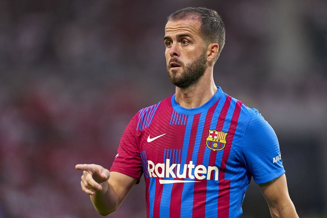 Pjanic durante un partido amistoso con el Barça