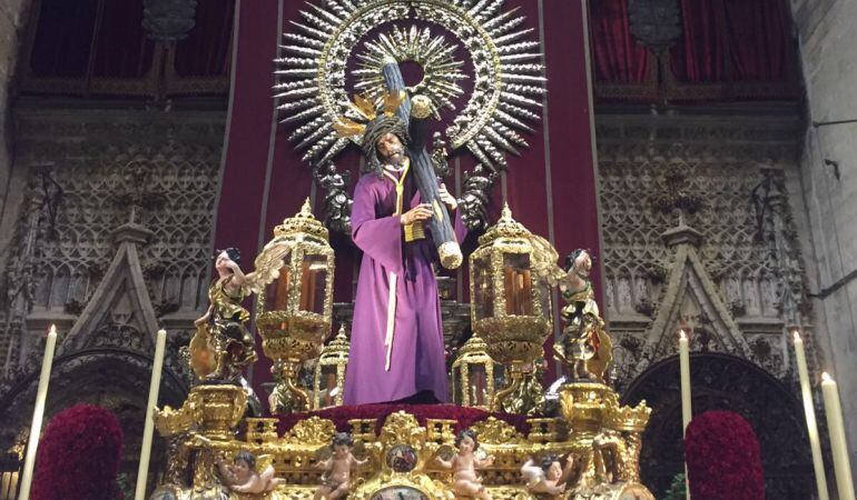 El Señor del Gran Poder en su paso de salida presidiendo el Altar del Jubileo de la Catedral de Sevilla