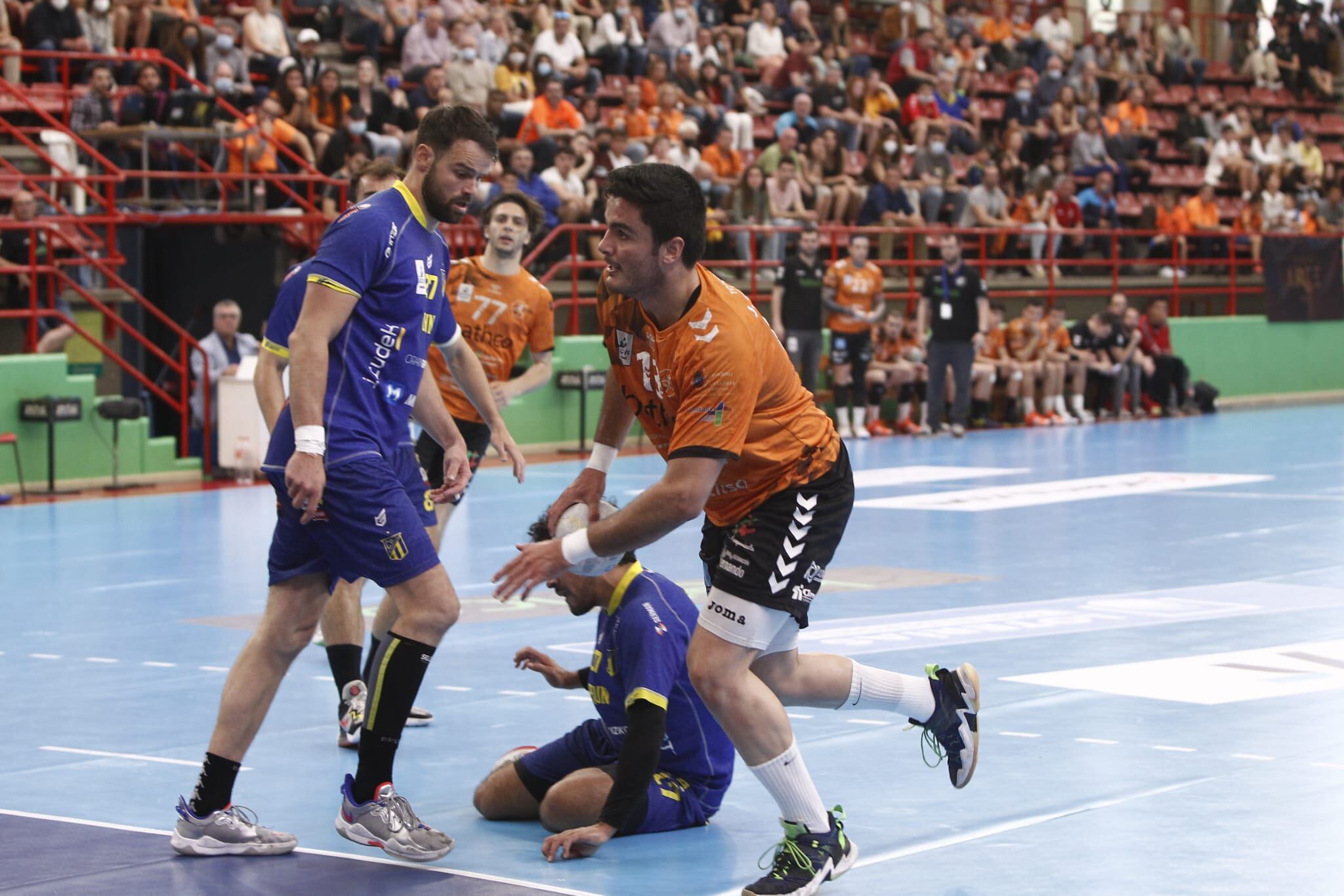 Jaime Gallego se lesiona de gravedad en la rodilla y se despide de la temporada