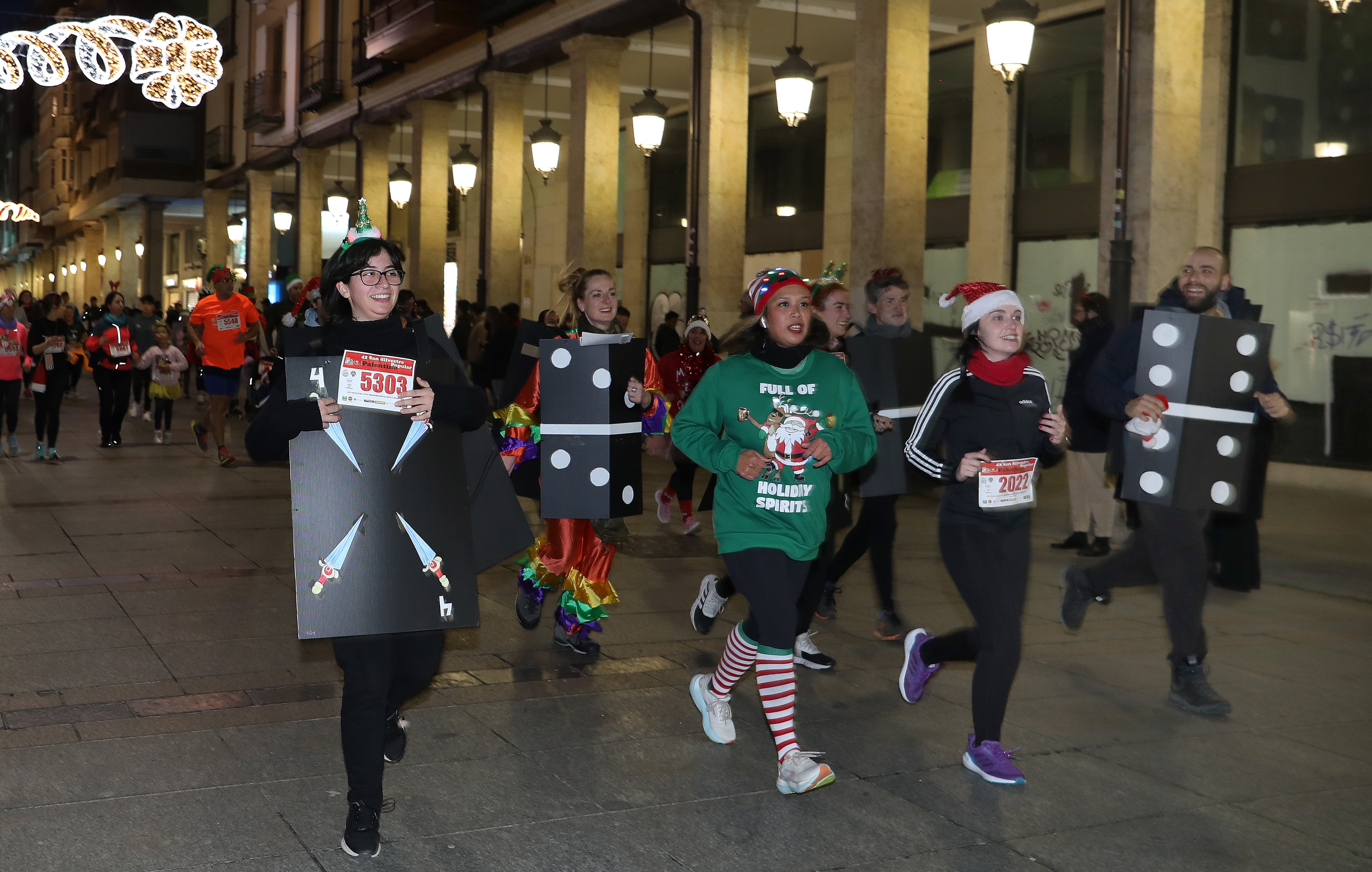 San Silvestre palentina discurriendo por la calle Mayor