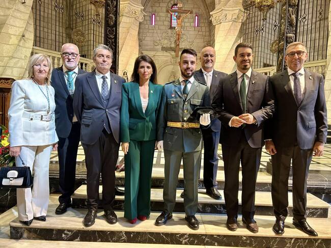 Asistentes a la misa de la guardia civil